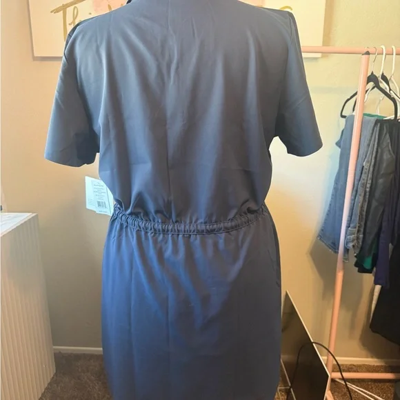 Chic Navy Zip-Up Dress - Picture 4 of 4